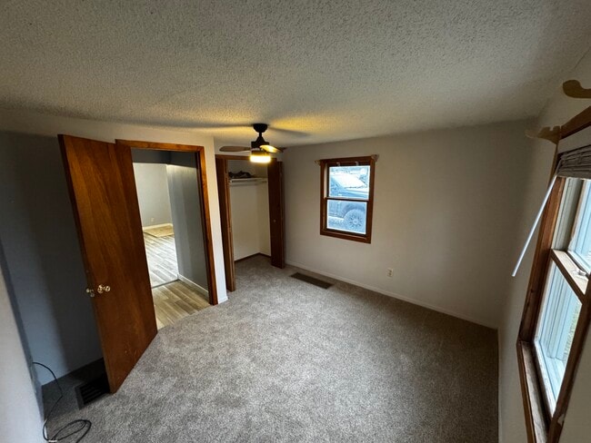 Building Photo - 935 Sheridan St