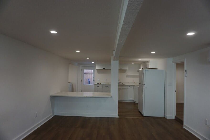Building Photo - 315 Broadway