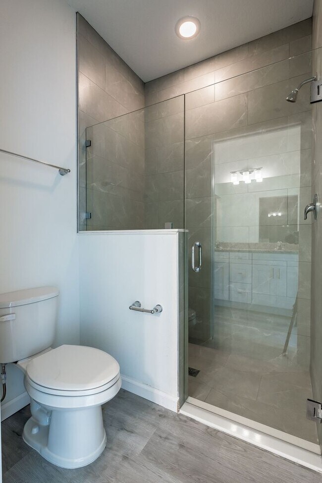 Building Photo - 5347 Vista Lago Dr