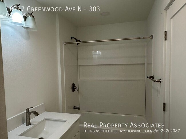 Building Photo - 10737 Greenwood Ave N