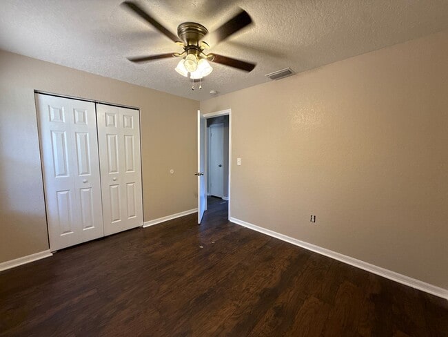 Building Photo - Section 8 Accepted on This home! TEMPROARY...