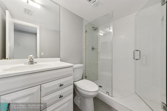 Building Photo - 2885 SW 22nd Ave