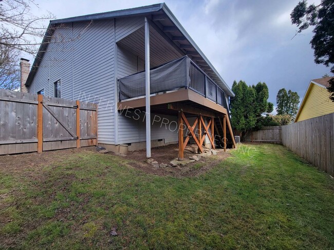 Building Photo - Wonderful Ranch Style 3 Bedroom with 2 Car...