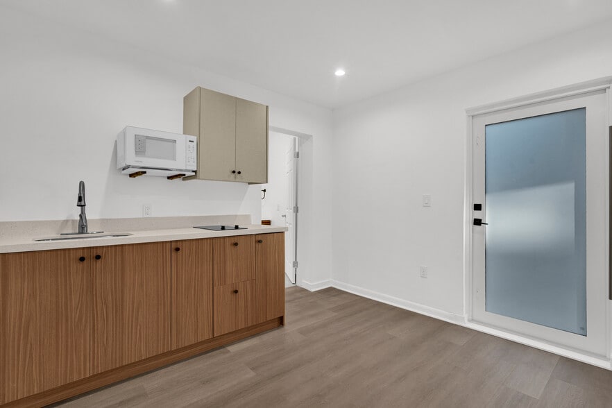 Building Photo - 4701 SW 104th Ct