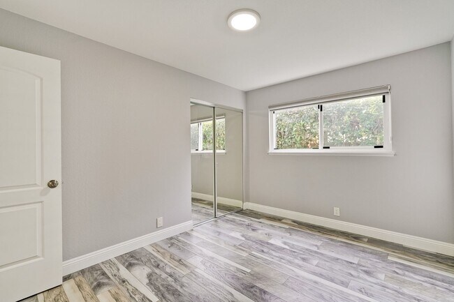 Building Photo - Stunning Single Family Home