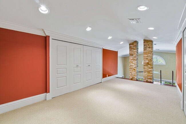 Building Photo - 870 NW 7th St