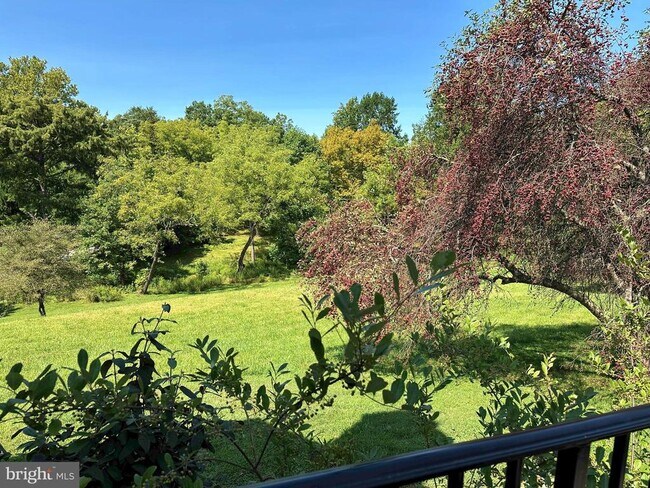 Building Photo - 619 E Hillendale Rd