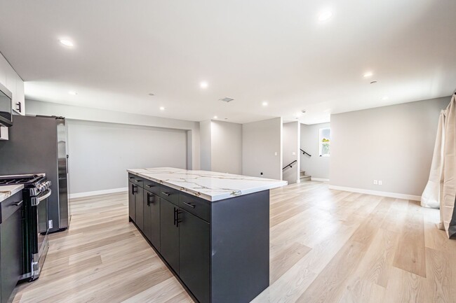 Building Photo - 2223 S Highland Ave