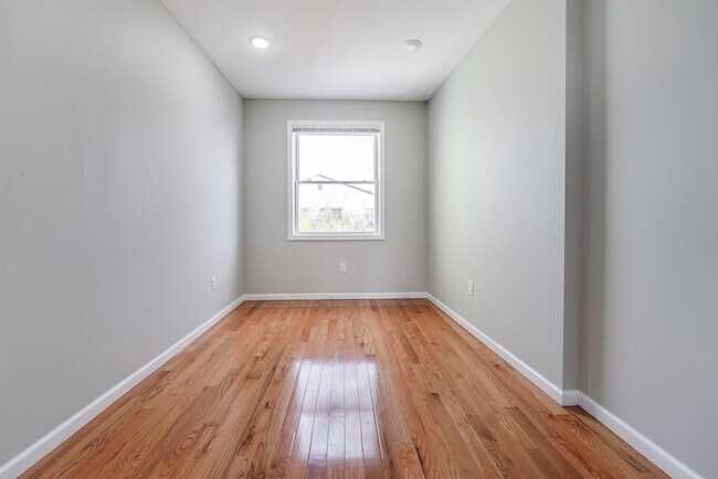 Building Photo - 222 69th St