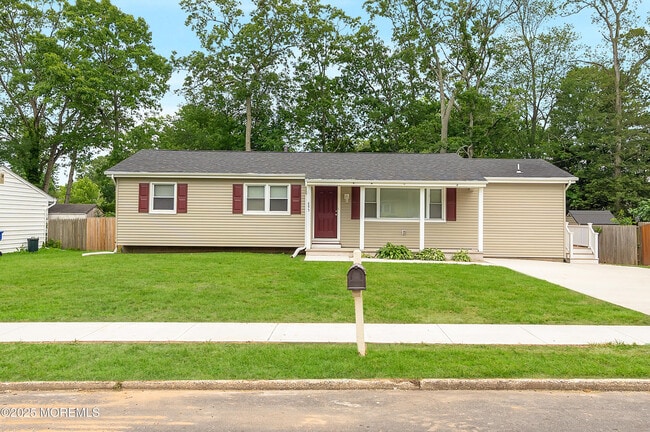 Primary Photo - 895 Raleigh Dr