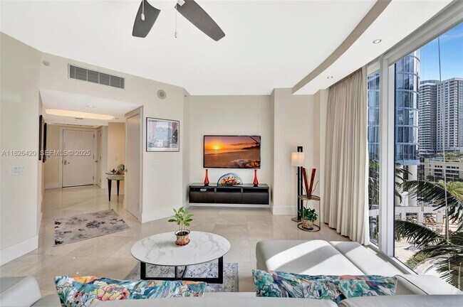 Building Photo - 333 Las Olas Way