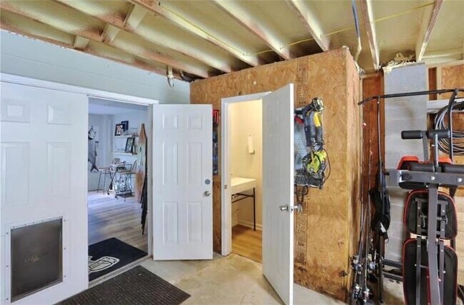 Building Photo - 18123 Cusachs Dr