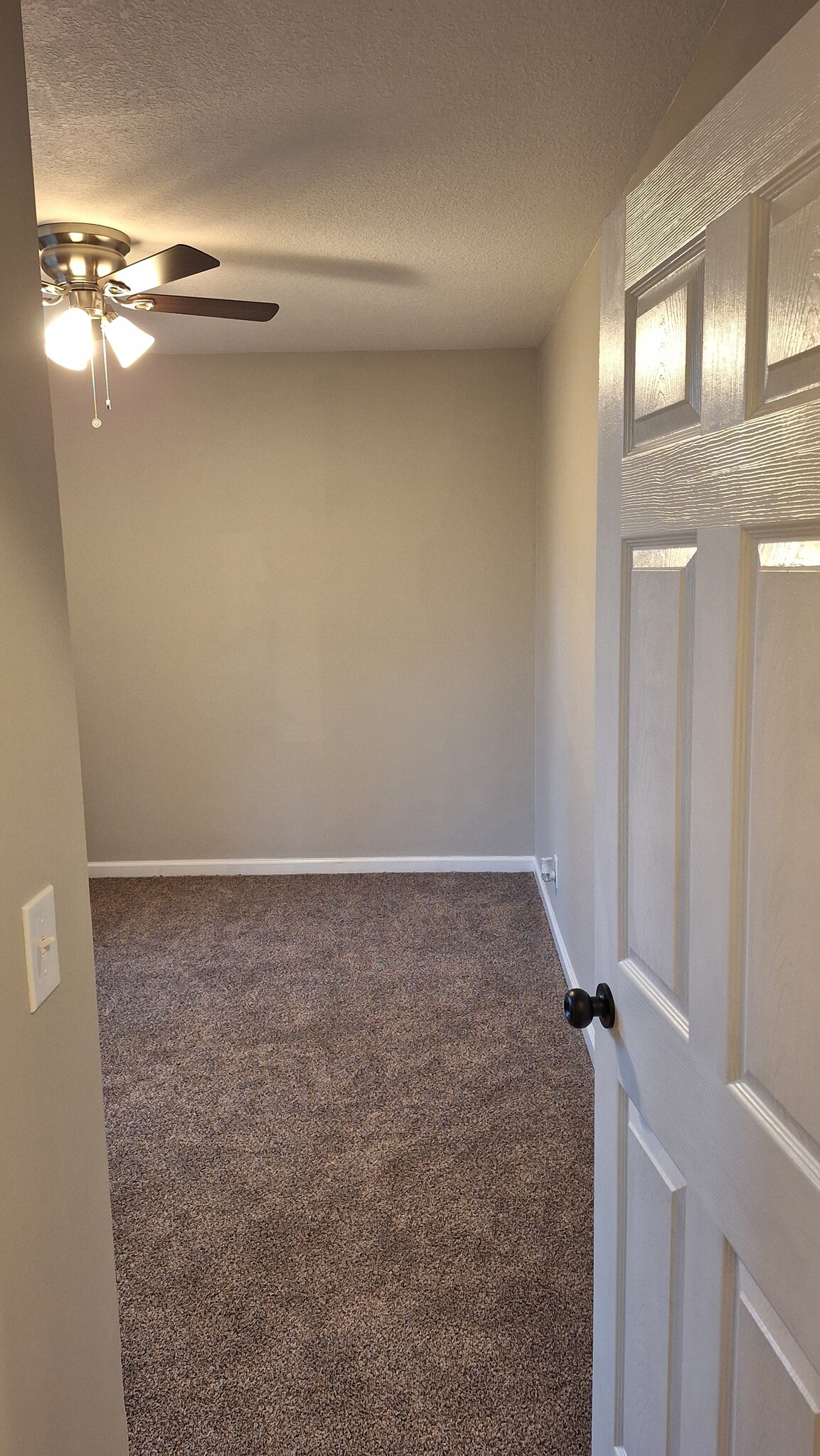 Master bed entry - 1021 Adams Ave