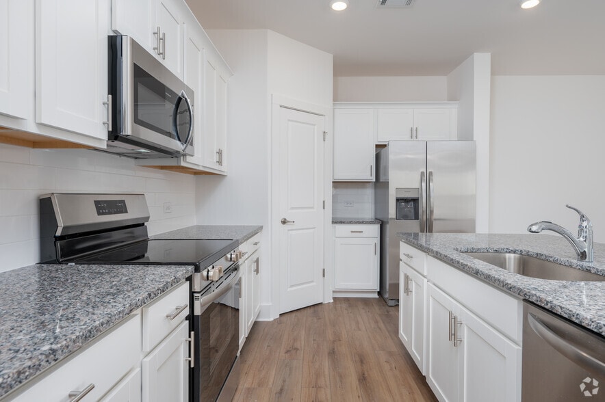 The Anna - Kitchen - The Mabry