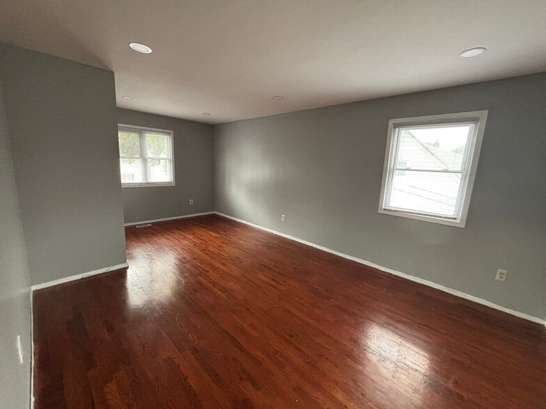 Building Photo - 577 Berlant Ave