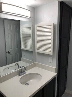 Building Photo - 1860 White Oak Dr