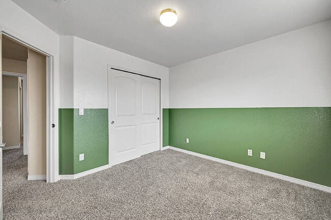 Building Photo - $2,145.00, 4-bed, 2.5-bath located in Colo...