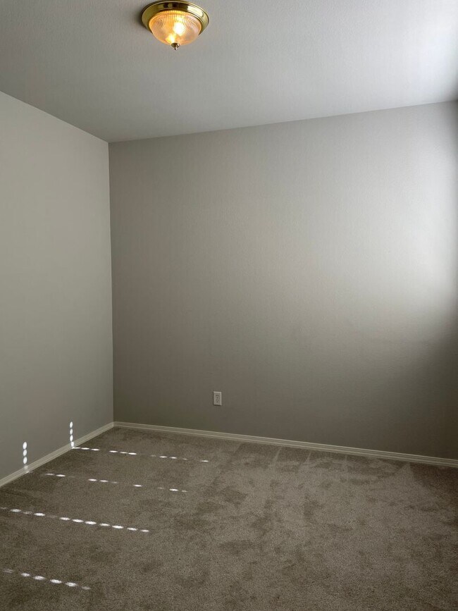 Building Photo - 714 W Riviera Ln