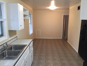 Building Photo - 3 Bedroom Ranch In Meadowdale