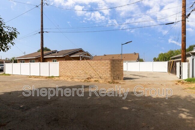 Building Photo - 130 N Lark Ellen Ave