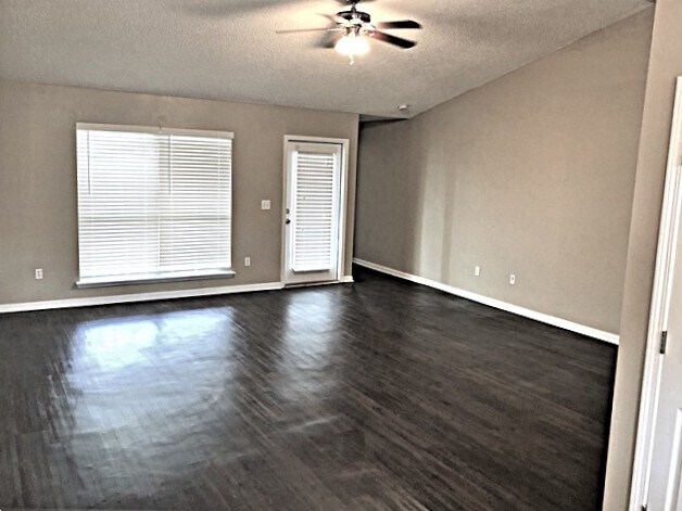 Building Photo - 2739 Ravine Hill Dr