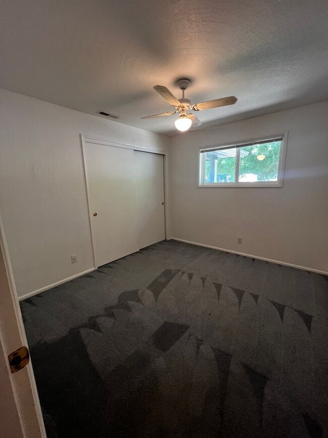 Building Photo - 4-Bedroom 3-Bathroom house with attached 1 bedroom apartment