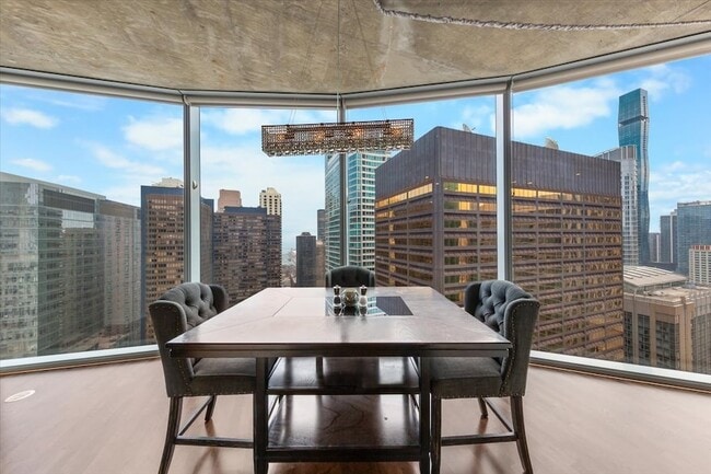 Building Photo - 600 N Fairbanks Ct