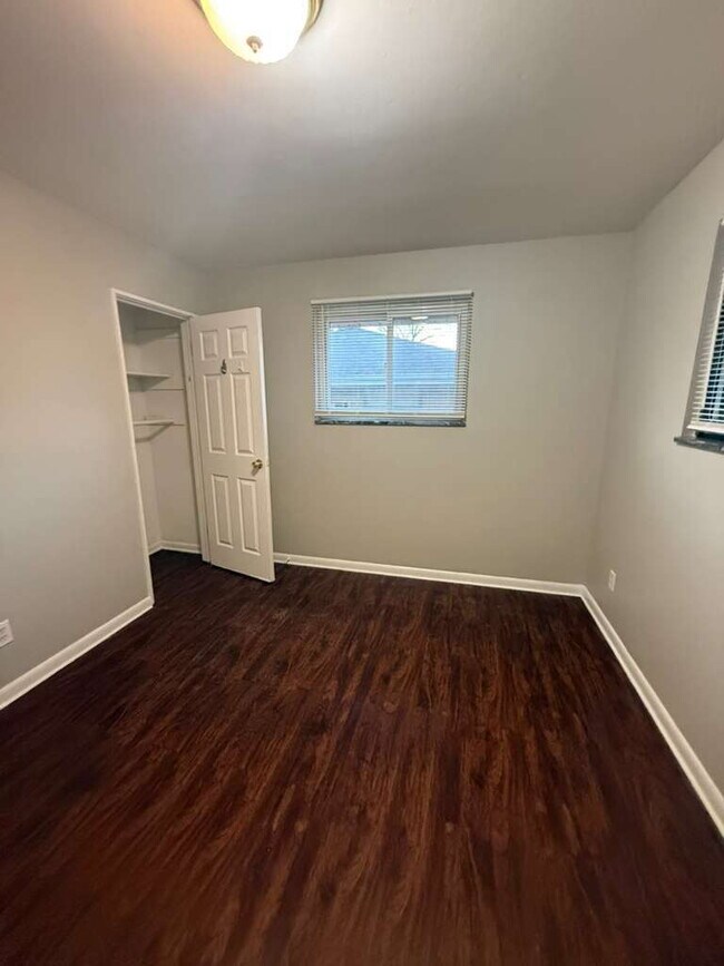 Building Photo - "Charming 3-Bedroom Gem on Walker Avenue – Cozy Living in St. Louis!"  Section 8 Welcome