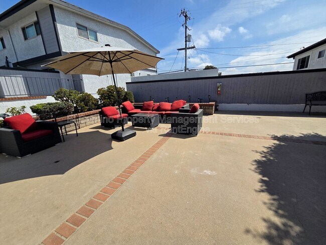 Building Photo - 2520 Graham Ave