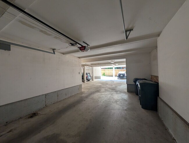 Building Photo - 2Bd/2Ba Seattle Condo