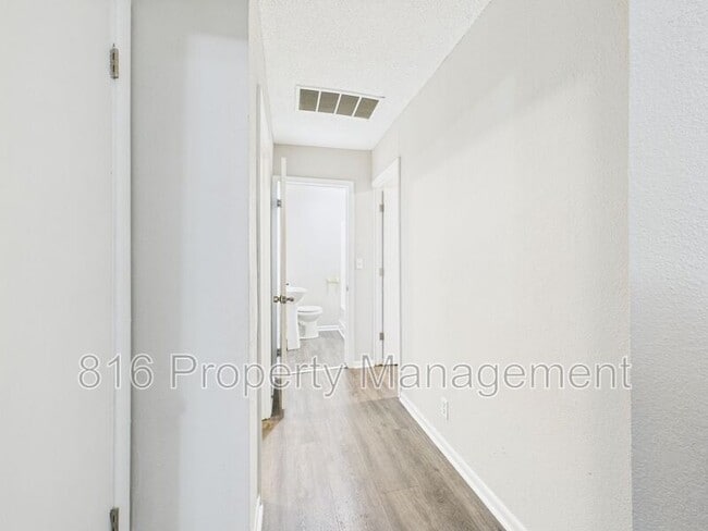 Building Photo - 115 Riley St