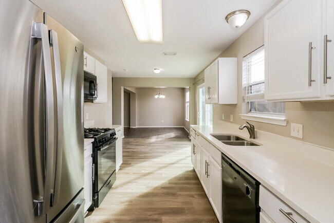 Building Photo - 3923 Rolling Springs Ln