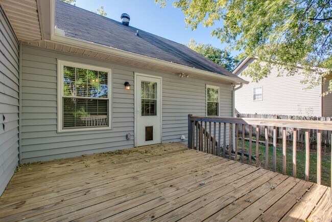 Building Photo - 3 Bed 2 Bath w/bonus room and fence for $2...