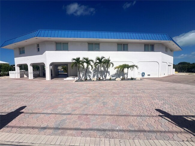 Building Photo - 7760 Aviation Blvd