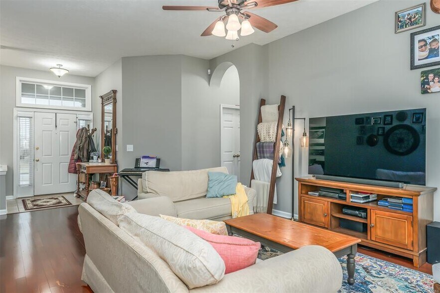 Building Photo - 9211 Hanston Pl