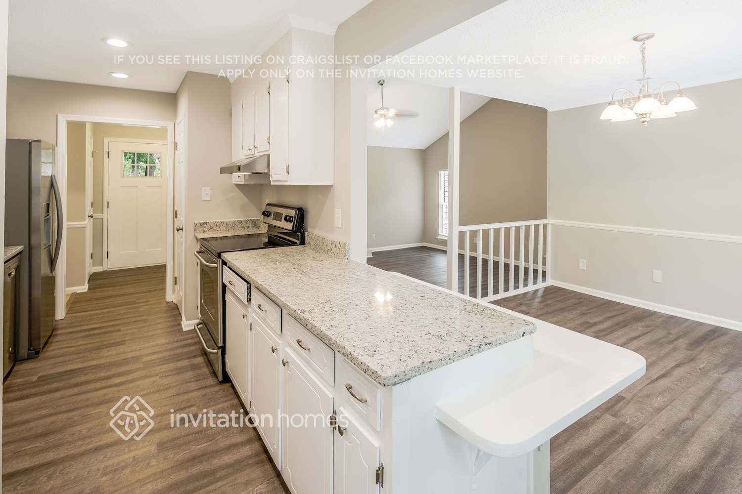 Building Photo - 10210 Camelback Cir