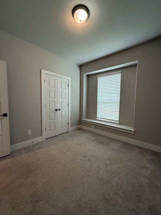 Building Photo - 3/2/2 GREAT NEIGHBORHOOD