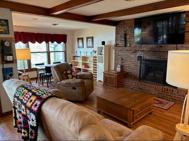 Building Photo - LAKE HOUSE...Furnished & Utilities/Wifi Included