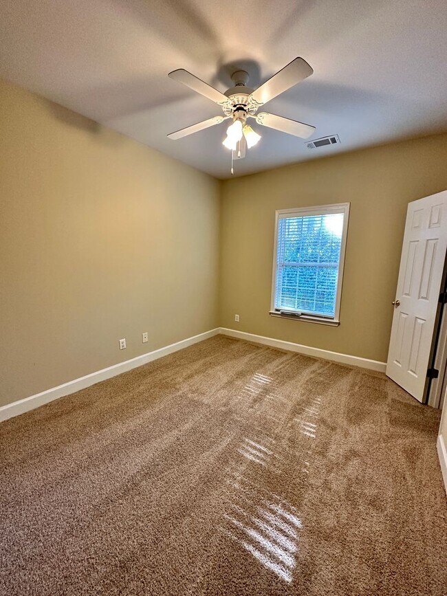 Building Photo - 1815 Charleston Cir
