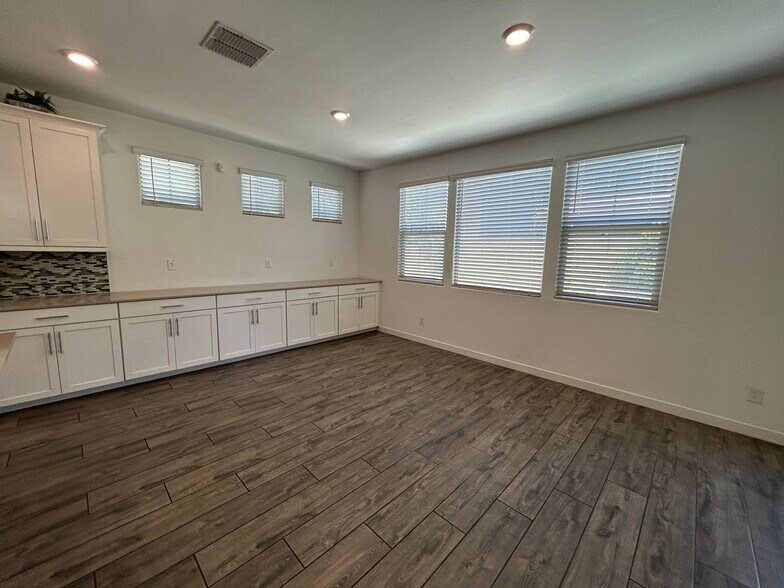 Building Photo - 1146 E Weatherby Way