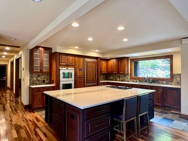 Building Photo - Luxury Estate Retreat in the Heart of Samm...