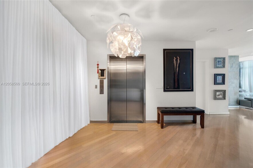 Building Photo - 1331 Brickell Bay Dr