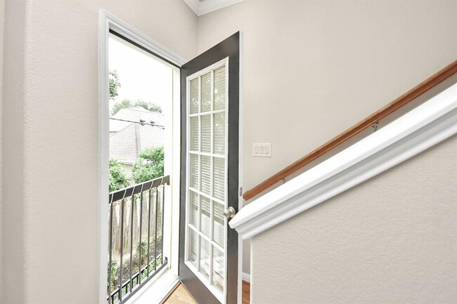 Building Photo - 9200 Westheimer Rd