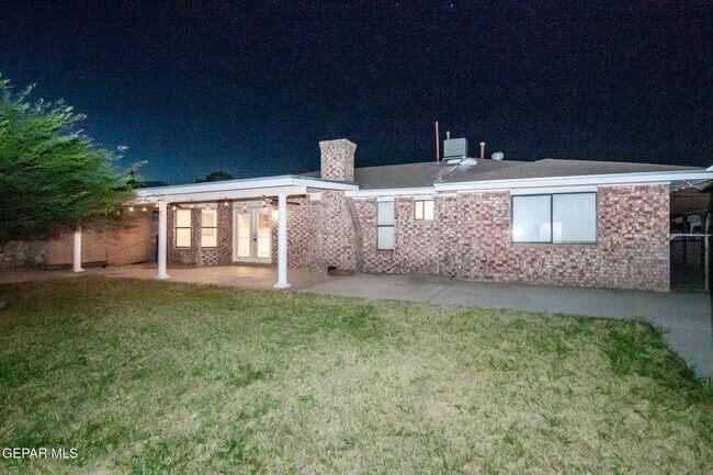 Building Photo - 11416 Lake Ozarks Dr