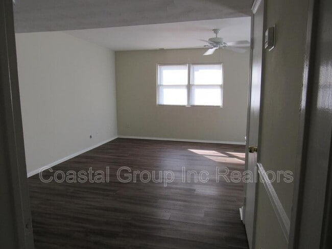 Building Photo - 800 St Denis Ct