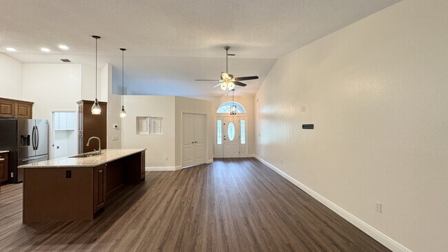Building Photo - 616 Erin Way