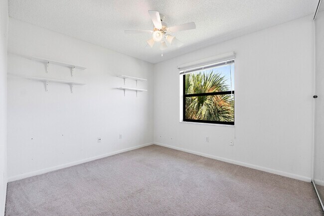 Building Photo - 5153 Floria Dr