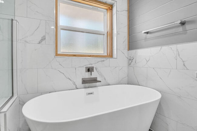 Building Photo - 498 Alabama St