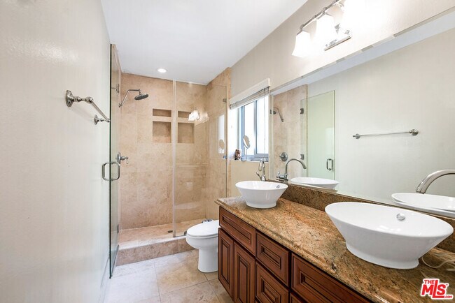 Building Photo - 1351 N Crescent Heights Blvd