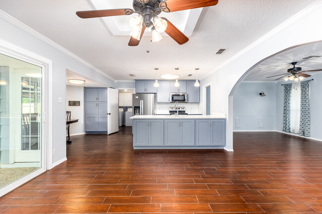 Building Photo - 10615 Lands Run St